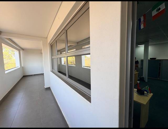 123M² OFFICE TO LET IN MIDRIDGE PARK